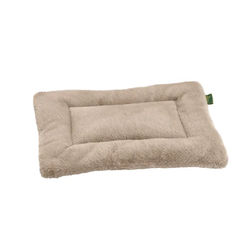 Beiges rechteckiges Plüsch-Haustierbett mit erhöhten Rändern und grünem Etikett auf weißem Hintergrund.