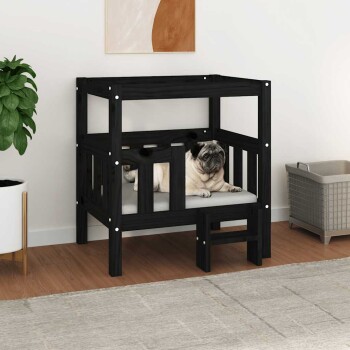 Ein gemütliches schwarzes Holz-Hundebett mit einem Mops, der auf einem grauen Kissen entspannt, vor einer hellen Wand und einer nahegelegenen Topfpflanze.
