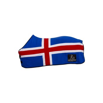 Eine Hundedecke mit dem Design der isländischen Flagge, überwiegend blau mit einem roten Kreuz, das in Weiß umrandet ist, und einem Logo von Top Rider International.