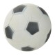 Ein Gummifußball mit einem klassischen schwarz-weißen Fünf- und Sechseckmuster, geeignet für das Spielen mit Haustieren.