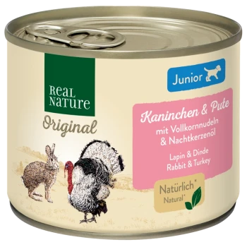 Dose mit Tierfutter, beschriftet mit "Real Nature Original Junior", mit Kaninchen und Truthahn, mit Illustrationen eines Kaninchens und eines Truthahns auf dem Etikett.