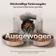 Automatischer Futterspender für Haustiere mit zwei Schalen, der gleichmäßig Futter ausgibt; der Text lautet "Gleichmäßige Futterausgabe" und "AUSGEWOGEN".