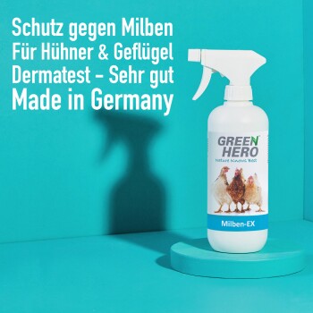 Sprühflasche mit der Aufschrift "Milben-EX" von GREEN HERO zum Schutz vor Milben in Geflügel, gekennzeichnet mit "Dermatest - Sehr gut" und "Made in Germany."