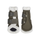 Ein Paar olivgrüne Haustier-Stiefel mit weichem weißen Futter und verstellbaren Riemen, entworfen für Komfort und Schutz.