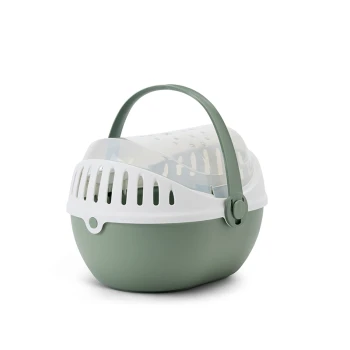 Nager Transportbox Elmo Medium botanical grün Eine grüne und weiße Transportbox für Haustiere mit einem transparenten Deckel und Belüftungsöffnungen, entworfen für den Transport kleiner Tiere.