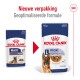 Royal Canin hondenvoedselverpakking vergelijking, met 'Maxi Ageing 8+' aan de linkerkant en 'Maxi Ageing' aan de rechterkant, met de nadruk op de nieuwe formule.