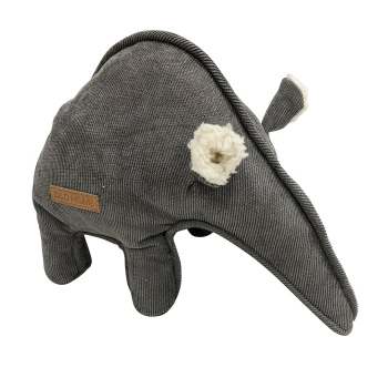 Pluszowa szara zabawka dla zwierząt w kształcie słonia z teksturowanym materiałem, z białym uchem i etykietą "D&D HOME".