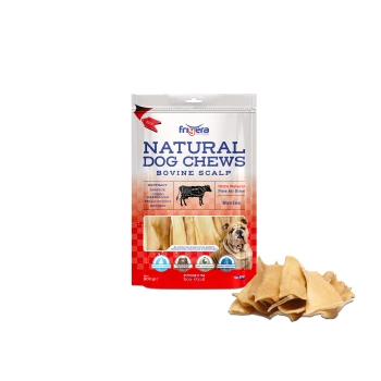 Rinderkopfhaut 500 g Verpackung von Natural Dog Chews Bovine Scalp mit luftgetrockneten Hundeleckerlis, mit einem Bild eines Bulldogs und Text, der 100% natürliche Zutaten hervorhebt.