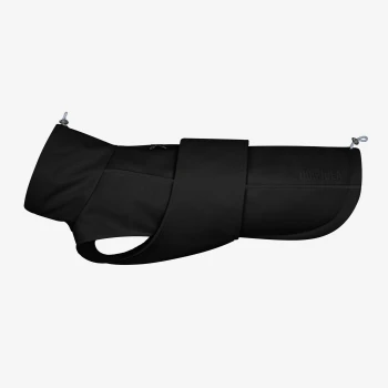 Schwarzer Hundemantel mit einem eleganten Design, mit einem Riemen und verstellbaren Verschlüssen, gekennzeichnet mit "DOG IDEA."