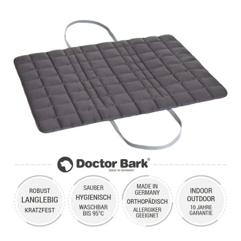 Graue Haustiermatte mit gestepptem Muster und Tragegurten, beschriftet mit 'Doctor Bark', mit wichtigen Details zu Haltbarkeit, Hygiene und Pflegehinweisen.