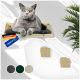 Graue Katze mit orangen Augen, liegend auf einem hölzernen Wandregal mit sichtbaren Etiketten „Deutsche Marke“ und „Made in EU“.