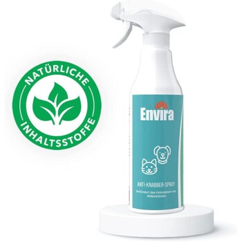 Anti-Knabber-Sprayflasche von Envira, mit einem grünen Logo für natürliche Inhaltsstoffe, entwickelt, um zu verhindern, dass Haustiere Möbel anknabbern.