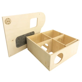 Holz-Haustierspielzeug-Aufbewahrungsbox mit sechs Fächern, mit einem abnehmbaren Deckel und runden Öffnungen für einfachen Zugang.