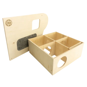 Holz-Haustierspielzeug-Aufbewahrungsbox mit sechs Fächern, mit einem abnehmbaren Deckel und runden Öffnungen für einfachen Zugang.