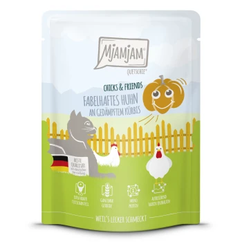 Mjamjam Haustierfutterverpackung mit einer Cartoon-Katze und Hühnern, beschriftet mit "Fabelhaftes Huhn an gedämpftem Kürbis."