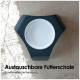 Eine elegante schwarze Futterschale für Haustiere mit einer abnehmbaren weißen Keramikschale, mit dem Text "Austauschbare Futterschale für eine einfache Reinigung."