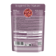 Rückseite eines lila Katzenfutterbeutels mit Überschrift 'Inspired by Nature', Fleischbild, Nährwerttabelle, Barcode und catz finefood-Logo