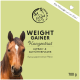 Eine Nahaufnahme des Gesichts eines Pferdes auf grünem Hintergrund, mit dem Produktlabel "Weight Gainer Konzentrate" für Pferde, 700g.