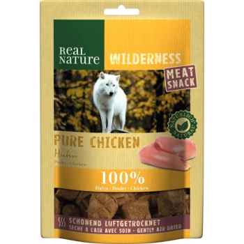 Opakowanie przekąski mięsnej Real Nature Wilderness Pure Chicken dla zwierząt, z białym wilkiem i tekstem podkreślającym 100% kurczaka.