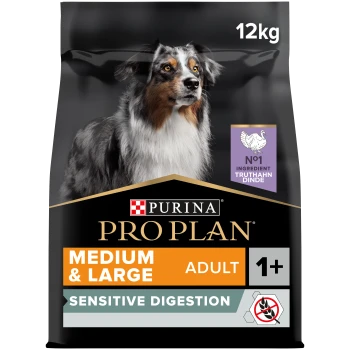 Purina Pro Plan Hundefutterbeutel, 12kg, mit einem mittelgroßen bis großen erwachsenen Hund. Das Etikett hebt "Sensitive Digestion" und "Nr. 1 Zutat Truthahn" hervor.