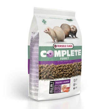 Complete Ferret 750 g Tüte mit Versele-Laga Complete Ferret-Futter, mit Bildern von Frettchen, mit dem Hinweis 'Geflügel + Lachs' und '100% Extrudiert, 100% Appetit.'