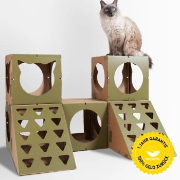 Katzenhaus The Superior Castle Eine flauschige Siamkatze sitzt auf einer mehrstöckigen Pappspielstruktur mit einem "1 JAHRE GARANTIE 100% GELD ZURÜCK"-Abzeichen.