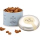 Puja Cat Vitality Hautsnacks in einer hellblauen Dose, mit einem silbernen Deckel, mit katzenförmigen Snacks, die herausfallen.