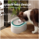 Hund trinkt aus einem PETLIBRO spritzfreien Trinkbrunnen mit 2,4" Spritzschutz und 2,2" Pufferzone zur Vermeidung von Verschmutzungen.