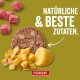 Feuchte Tiernahrungsscheibe mit Kartoffelstücken und rohen Rindfleischwürfeln auf olivfarbenem Hintergrund; sichtbarer Text 'NATÜRLICHE & BESTE ZUTATEN.' und 'FLEISCHESLUST'.