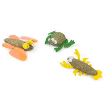 Drei bunte Haustierspielzeuge: ein pinkes und gelbes Fisch, ein grüner Frosch mit großen Augen und ein gelb-grünes Insekt, alle aus weichen Materialien.