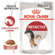 Pochette de nourriture pour chats Royal Canin Instinctive, 85g x 12, avec une illustration de chat et le texte "Health Nutrition" et "Instinctivement préféré."
