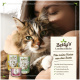 Nahaufnahme einer Person, die eine Katze hält, mit drei Dosen "Betty's Landhausküche" Katzenfutter, das hochwertige Zutaten aus Deutschland betont.