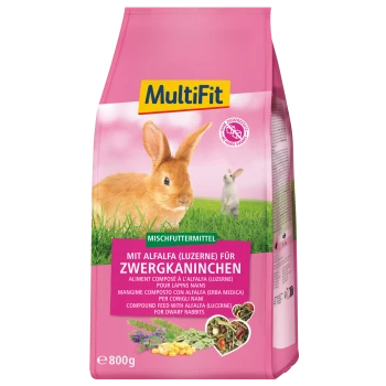 Rosa MultiFit 800-g-Tüte Luzernefutter für Zwergkaninchen, Kaninchenbild und Icon 'ohne Zuckerzusatz'.