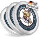 Ein Set aus drei Hundenäpfen mit einem Cartoon-Mops in einem Karate-Outfit, mit dem Text 'ICH KÄMPFE UM JEDEN BISSEN' und einem Webseitenlink.