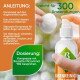 Hand sprüht Haustier-Augenreinigerflasche auf ein Wattepad; deutscher Text: "Anleitung", "Dosierung", "300 Anwendungen", "Augenreiniger".