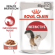 Torebka z karmą dla kotów Royal Canin Instinctive, 85g x 12, z ilustracją biegnącego kota, z tekstem "Health Nutrition" i "Instynktowny wybór".