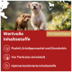 Weißer, lockiger Hund läuft mit einem braunen Hund; rotes Feld mit der Aufschrift 'Wertvolle Inhaltsstoffe' und 'Für Hund & Katze'