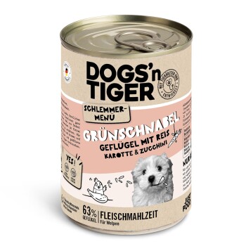 Dosen-Hundefutter mit der Aufschrift "DOGS'n TIGER", das "GRÜNSCHNABEL" mit Huhn, Reis, Karotten und Zucchini enthält, geeignet für Welpen.