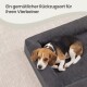 Beagle zusammengerollt auf einem grauen Haustierbett auf beigem Teppich; deutscher Text lautet: 'Ein gemütlicher Rückzugsort für Ihren Vierbeiner'