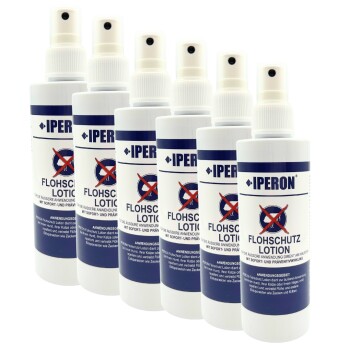 Sechs weiße Sprühflaschen mit der Aufschrift 'IPERON FLOHSCHUTZ LOTION', mit rotem durchgestrichenem Floh-Symbol; Flohschutzspray für Haustiere.