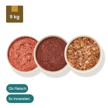 Bild von Haustierfutterpaketen und Schalen, mit 10 Packungen Fleisch und Innereien, 4 Packungen Rindfleisch und Gemüse sowie 4 Packungen Truthahn.