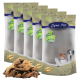 Fünf Säcke Lyra Pet Nature Power Haustierfutter mit einem Haufen getrockneter Zutaten davor, mit Bildern eines Hundes und einer Katze.