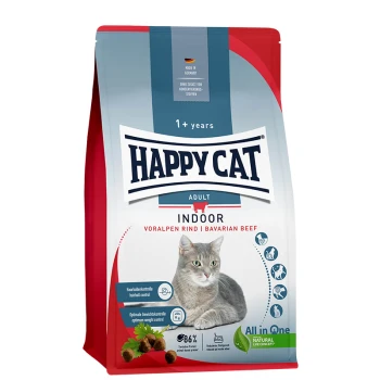 Eine Tüte Happy Cat Adult Indoor Katzenfutter mit einer grauen Katze, beschriftet "Voralpen Rind | Bayerisches Rindfleisch", mit Text über Haarballen und Gewichtskontrolle.