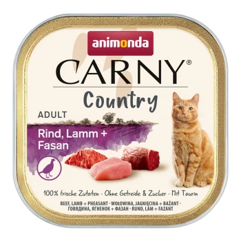Eine Dose Animonda Carny Country Katzenfutter mit goldenem Rand, mit einer flauschigen orangefarbenen Katze und Zutaten: Rind, Lamm und Fasan.