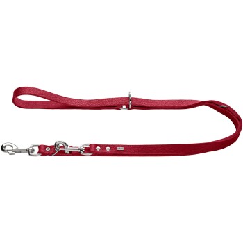 Rote Hundeleine mit einer strukturierten Oberfläche, mit einem Metallclip und einer verstellbaren Schnalle.