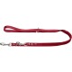 Rote Hundeleine mit einer strukturierten Oberfläche, mit einem Metallclip und einer verstellbaren Schnalle.