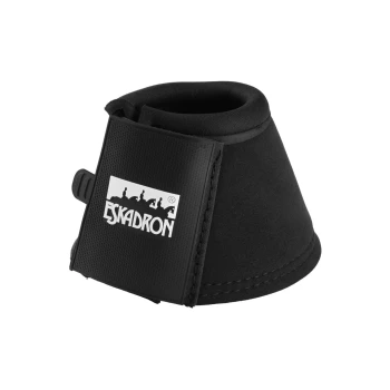 Schwarze Hufschuhe für Pferde von Eskadron, mit einer strukturierten Oberfläche und einem sicheren Riemen mit dem Eskadron-Logo.