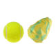 Ein leuchtend gelber Tennisball und ein farbenfrohes, geometrisches Hundespielzeug mit dem Etikett 'RUFFWEAR' auf weißem Hintergrund.