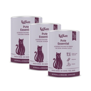 Drei KatKare Pute Essential Dosen hypoallergener Katzensnacks mit violettem Katzenlogo; Beschriftung 'Snack good. Do good. Feel good.'