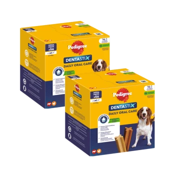 Zwei Schachteln Pedigree Dentastix Daily Oral Care, jede mit 56 Leckerlis, mit einem Hund auf der Vorderseite und ernährungsphysiologischen Angaben.